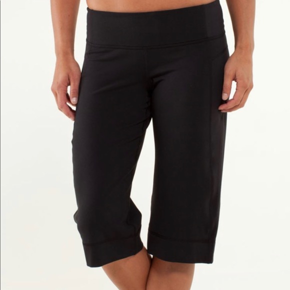 Lululemon Clam Digger ll - Picture 1 of 3